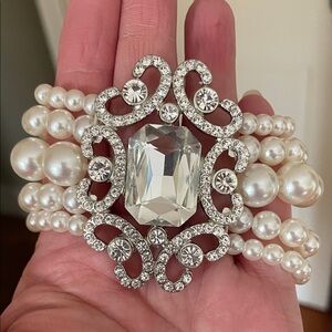 Paparazzi White Pearl and Silver Crystal stretch bracelet.